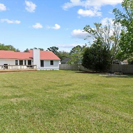 Spacious Home Near Beach, Large Yard, Game Room And Dog Friendly Jacksonville Bagian luar foto