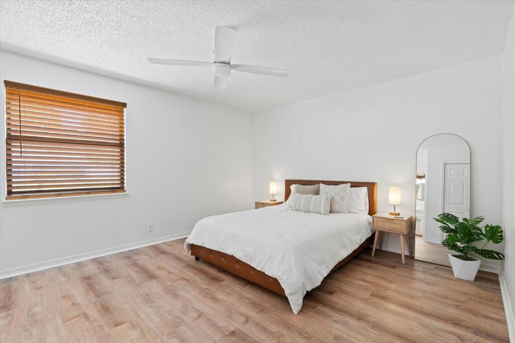 Spacious Home Near Beach, Large Yard, Game Room And Dog Friendly Jacksonville Bagian luar foto