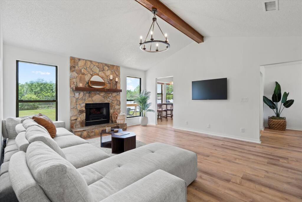 Spacious Home Near Beach, Large Yard, Game Room And Dog Friendly Jacksonville Bagian luar foto