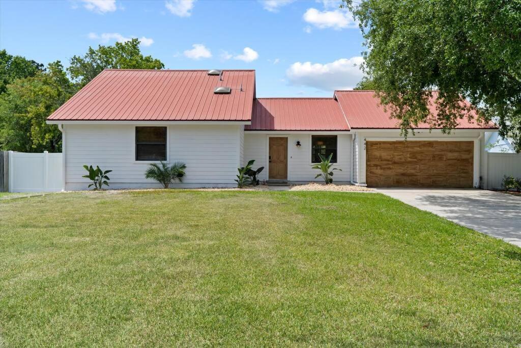 Spacious Home Near Beach, Large Yard, Game Room And Dog Friendly Jacksonville Bagian luar foto