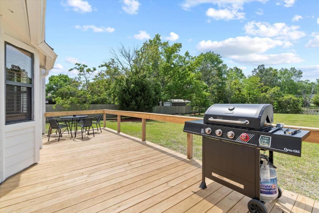 Spacious Home Near Beach, Large Yard, Game Room And Dog Friendly Jacksonville Bagian luar foto