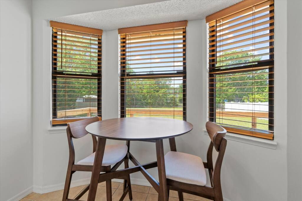Spacious Home Near Beach, Large Yard, Game Room And Dog Friendly Jacksonville Bagian luar foto